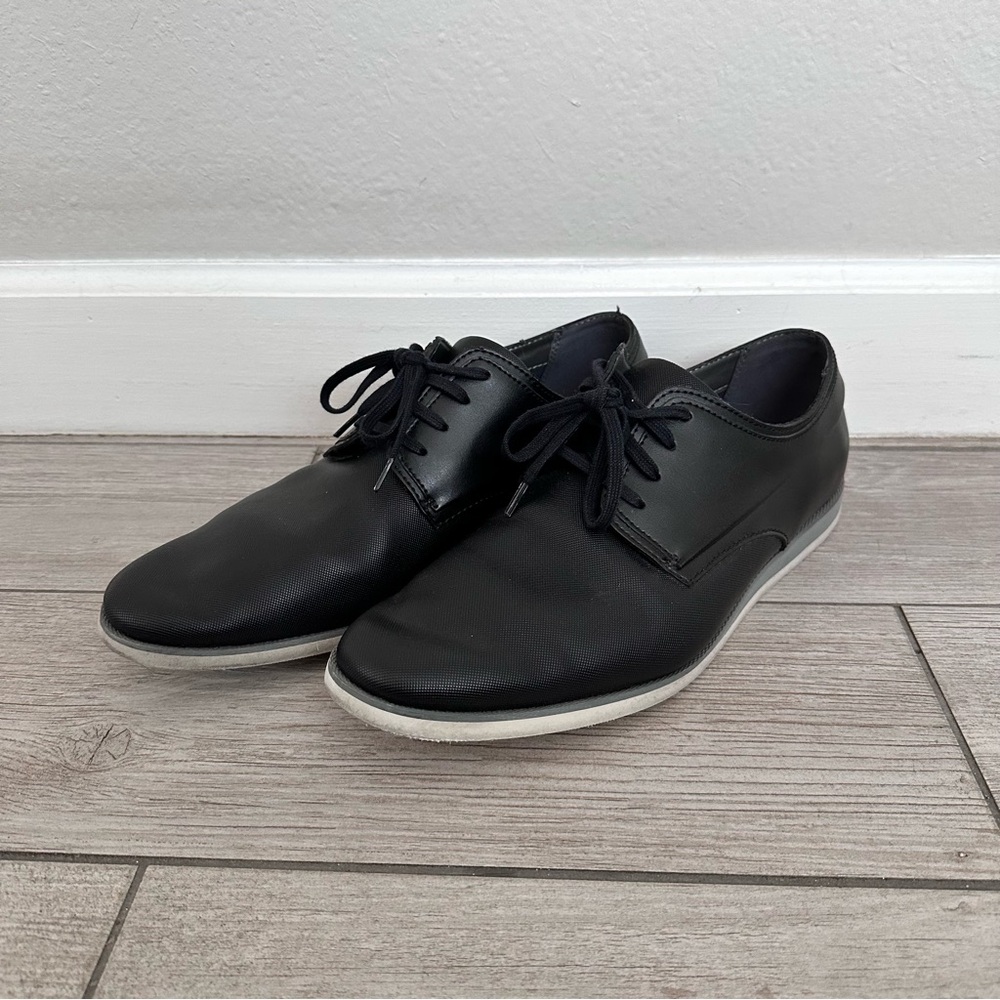Calvin Klein Kellen Black Textured Leather Oxfords